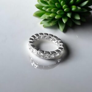 Éternelle - 925 Silver Solitaire Band for Her
